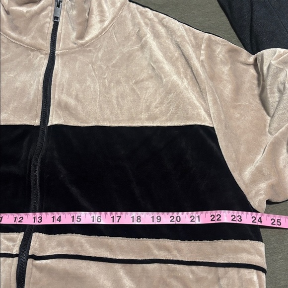 Vintage velour Tan and Black Zip-Up Jacket size xl - Picture 6 of 7